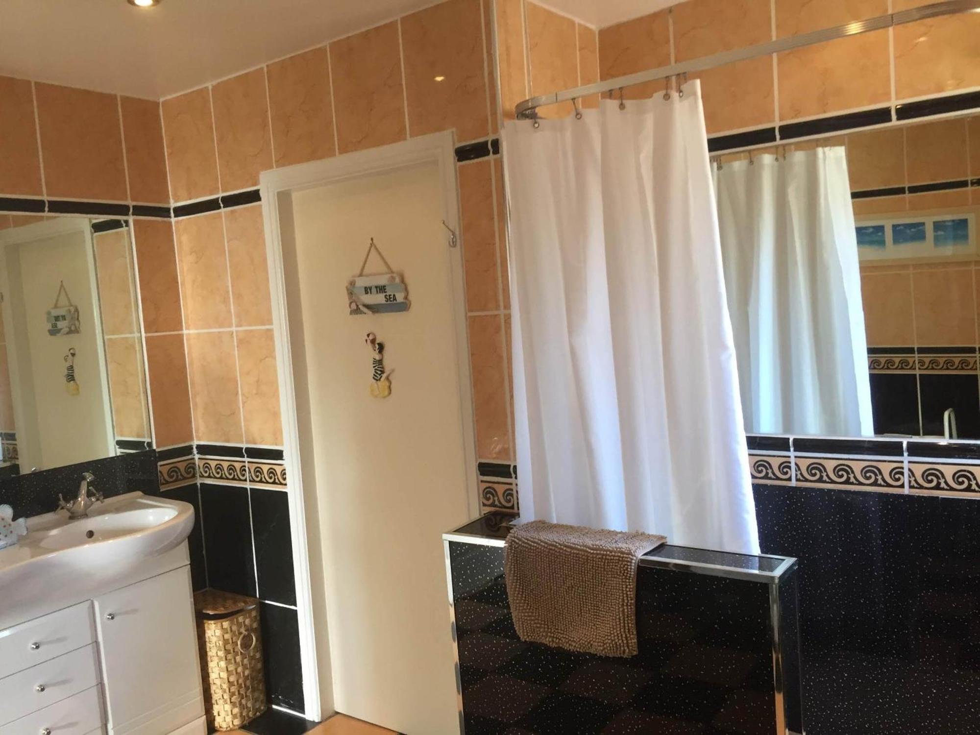 Вилла Hogwarts Bed And Continental Breakfast Ширнесс Номер фото